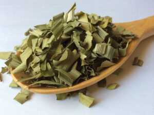 dried pandan leaves