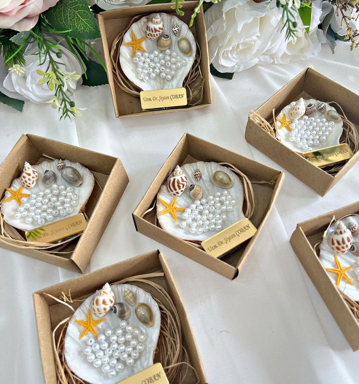 Wedding gifts and souvenirs